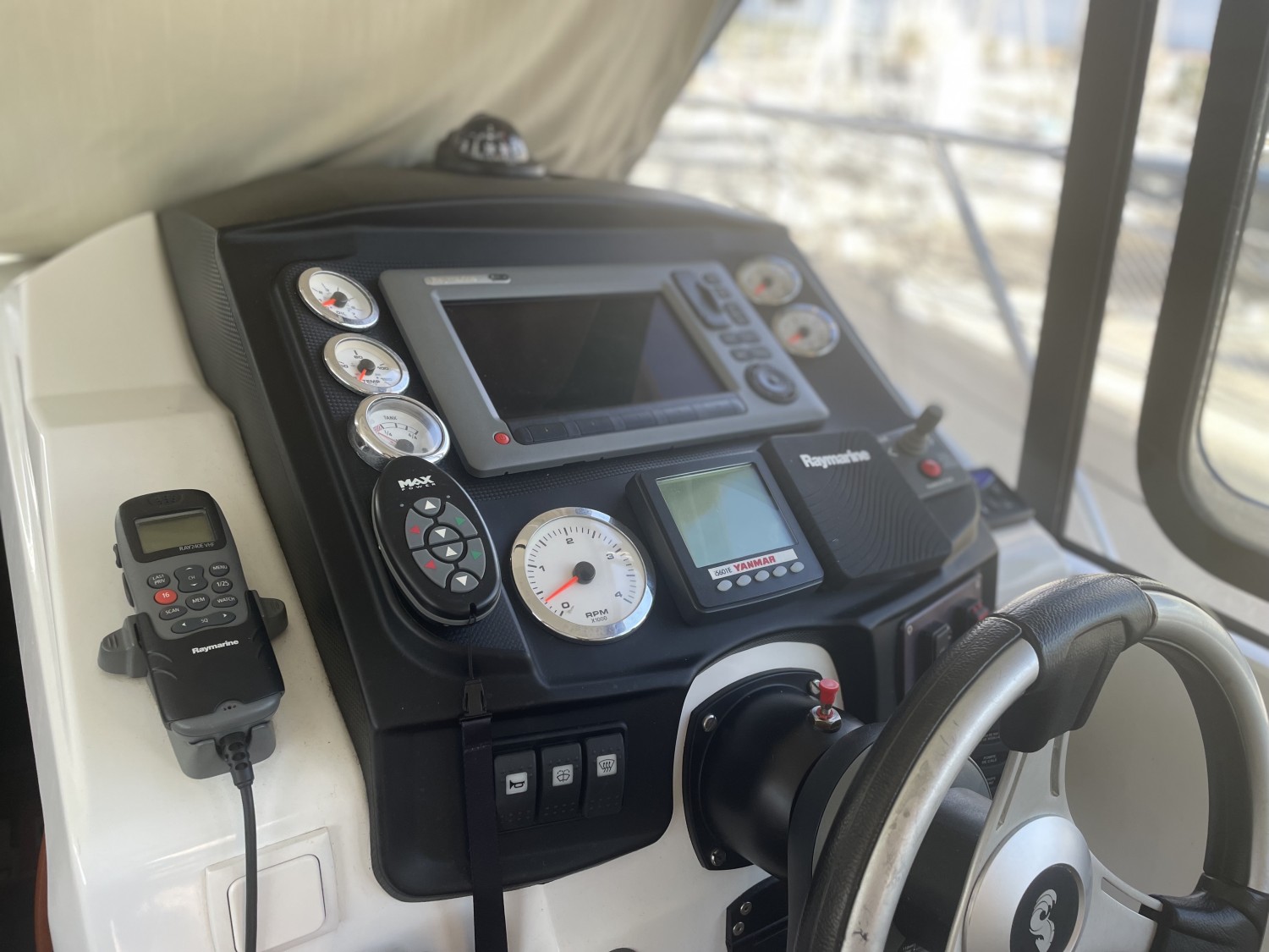 slider 26 Beneteau Antares 30 Fly